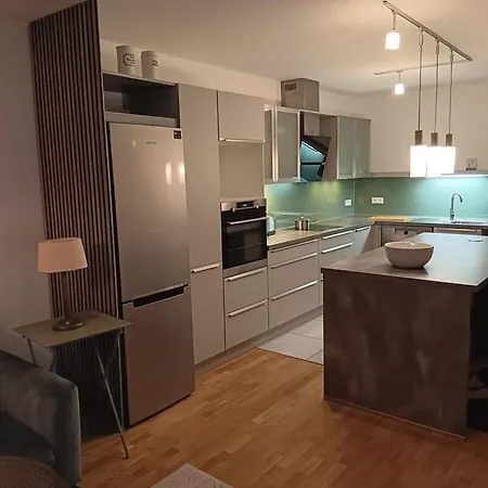 Center Modern Retreat