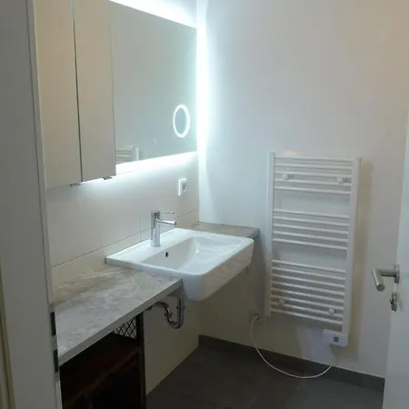 Center Modern Retreat